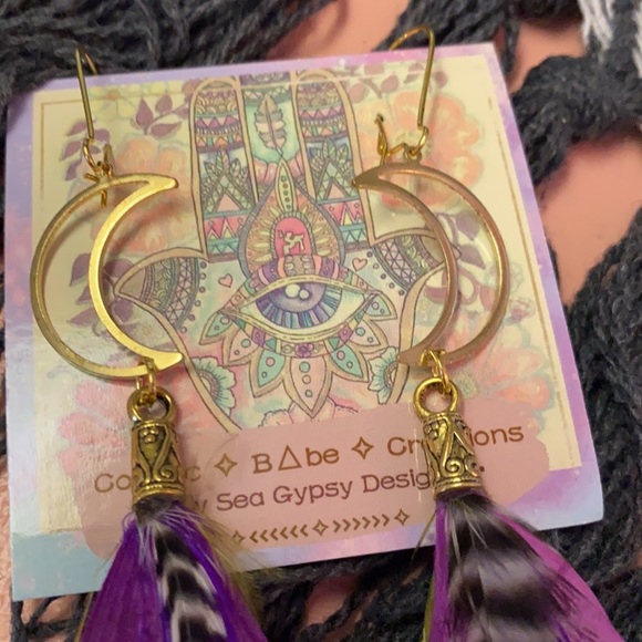 Beautiful Brass moon feather Earrings ๐๐ || boho || lovely || purple - Picture 4 of 9